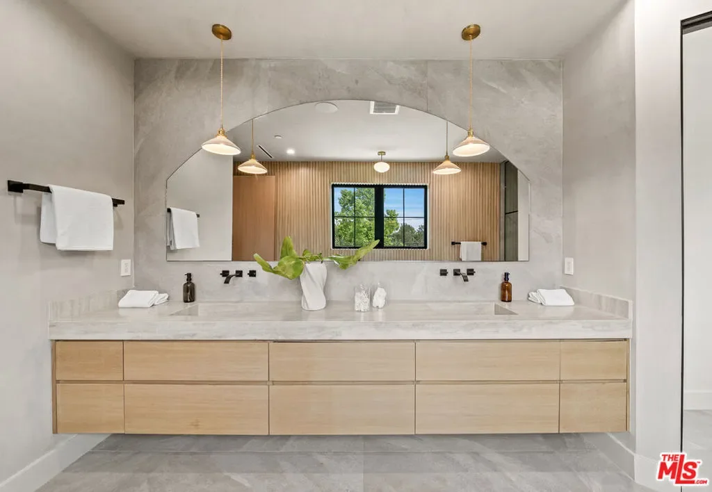11317 Valley Spring Lane, Los Angeles, California, United States. - Photo 28