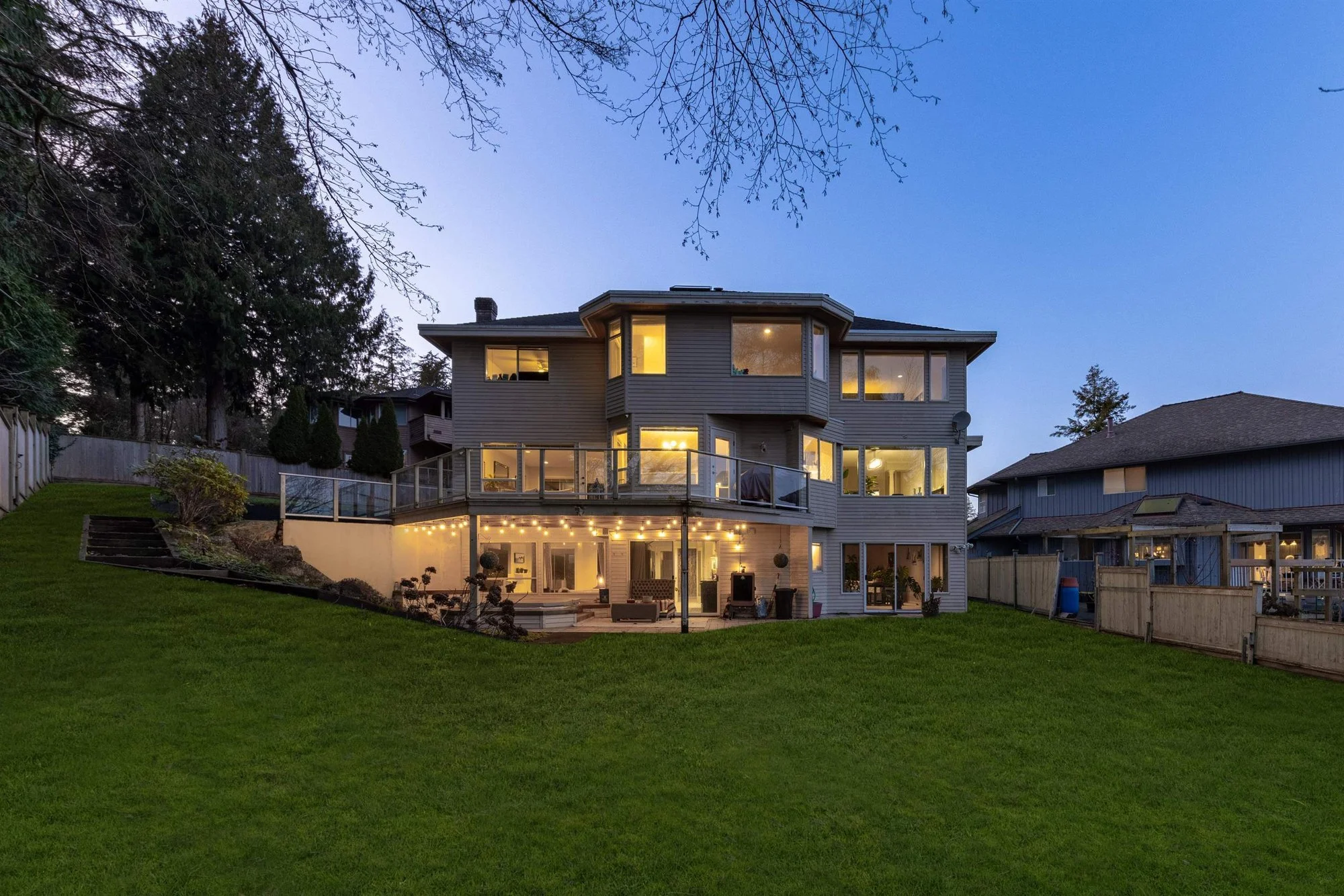 Exterior photo 3
