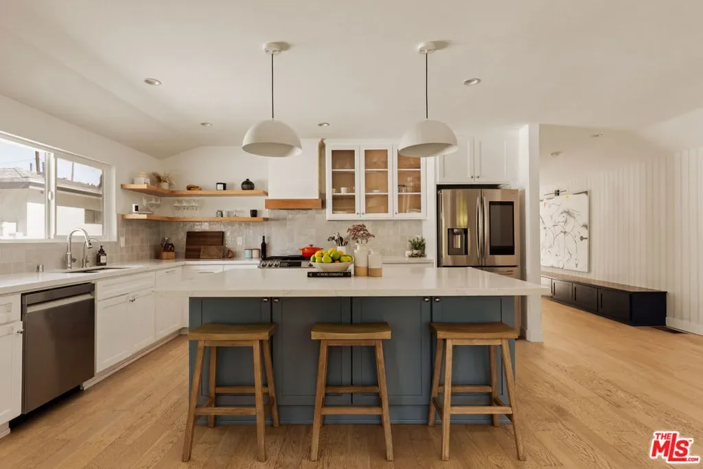 6448 Peach Avenue, Los Angeles, California, United States. - Photo 1