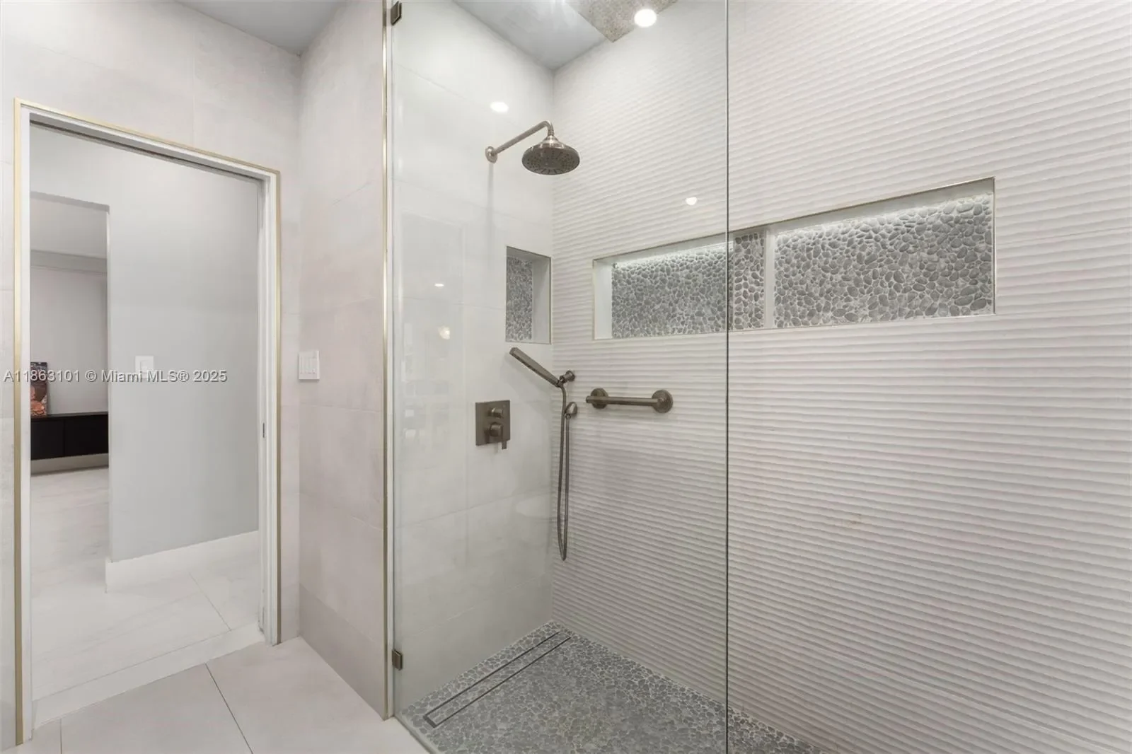1410 Cleveland Rd, Miami Beach, Florida, United States. - Photo 11