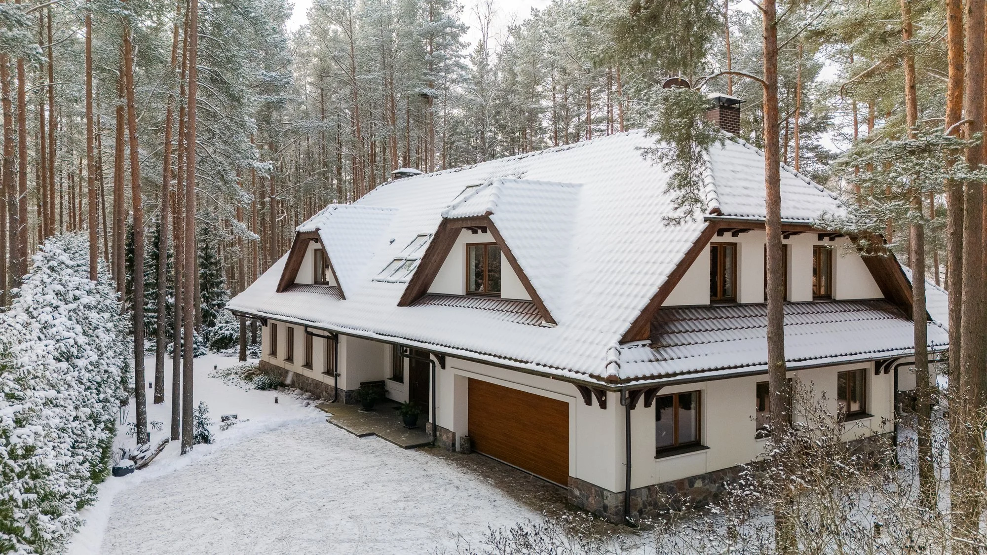 Exterior photo 2