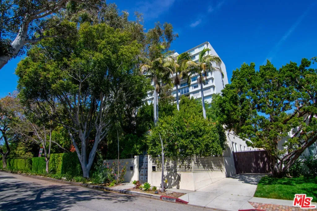 9037 Elevado Street, Los Angeles, California, United States. - Photo 9