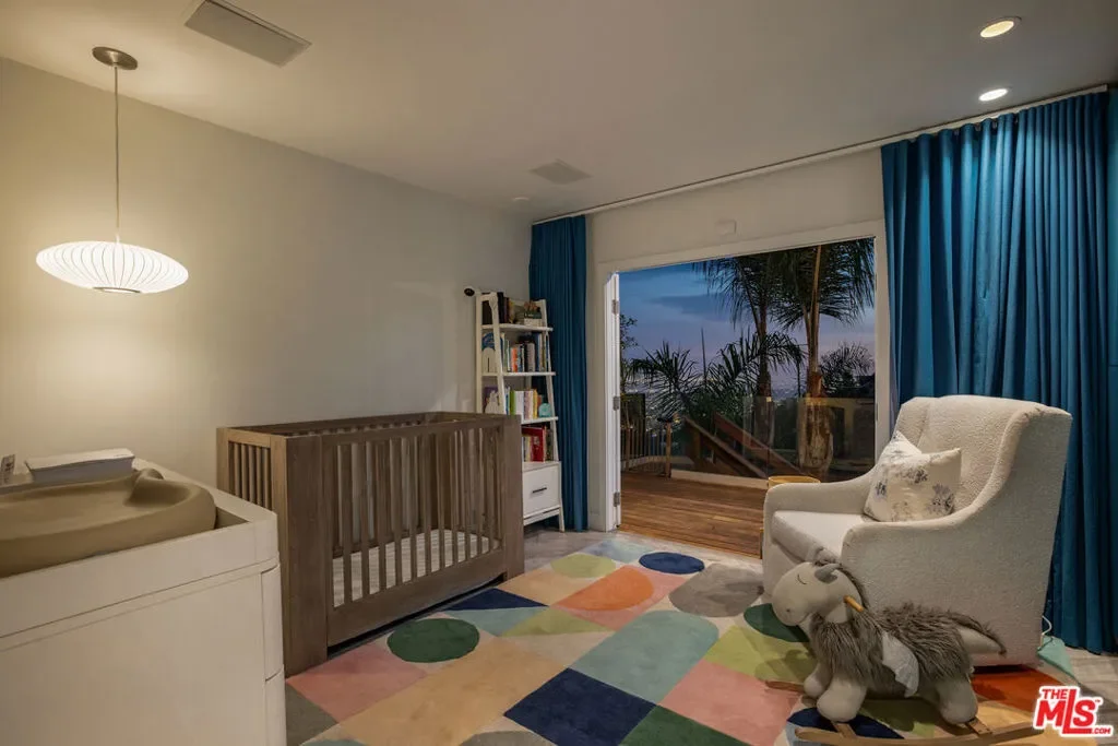 2137 Sunset Plaza Drive, Los Angeles, California, United States. - Photo 12