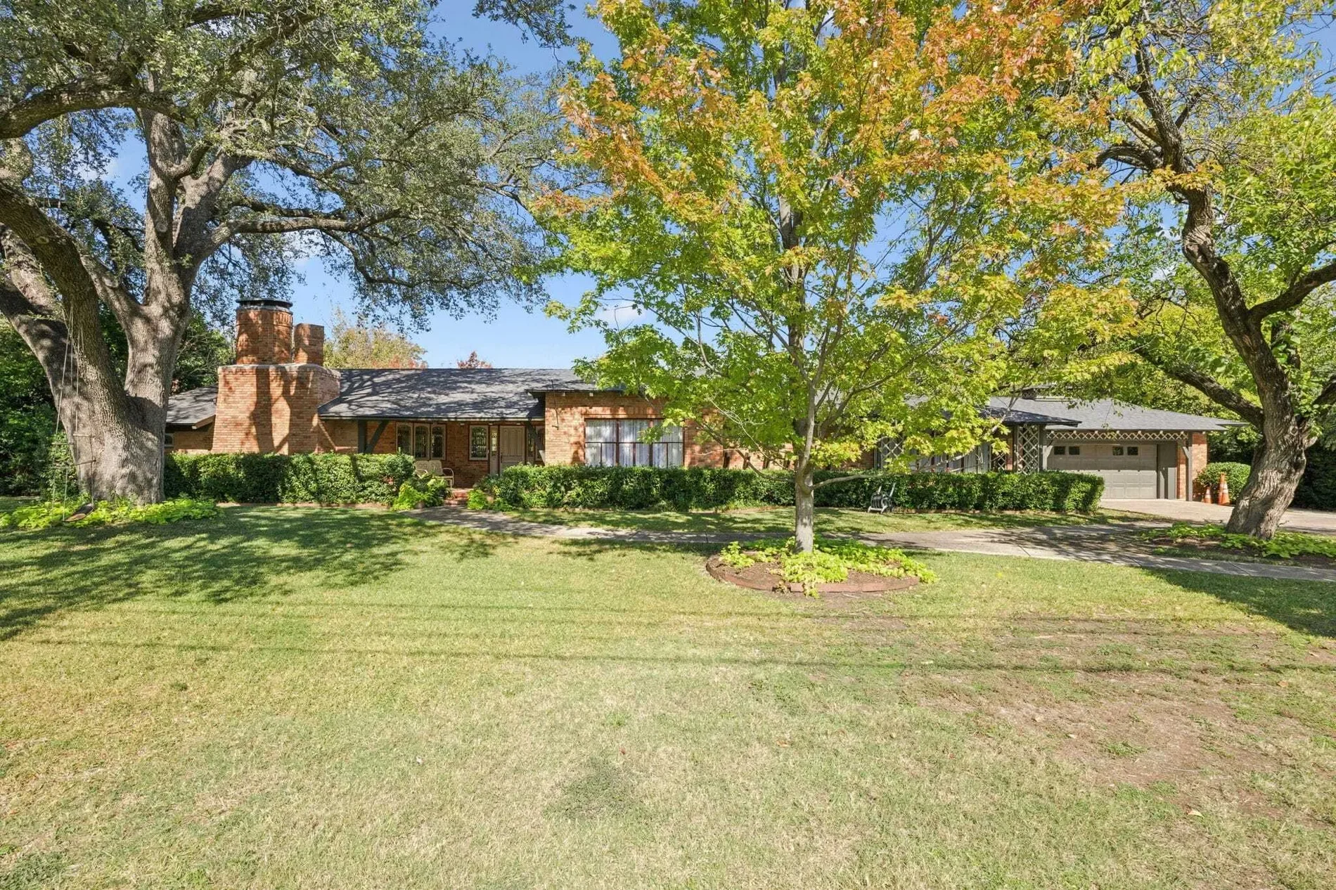 Exterior photo 2