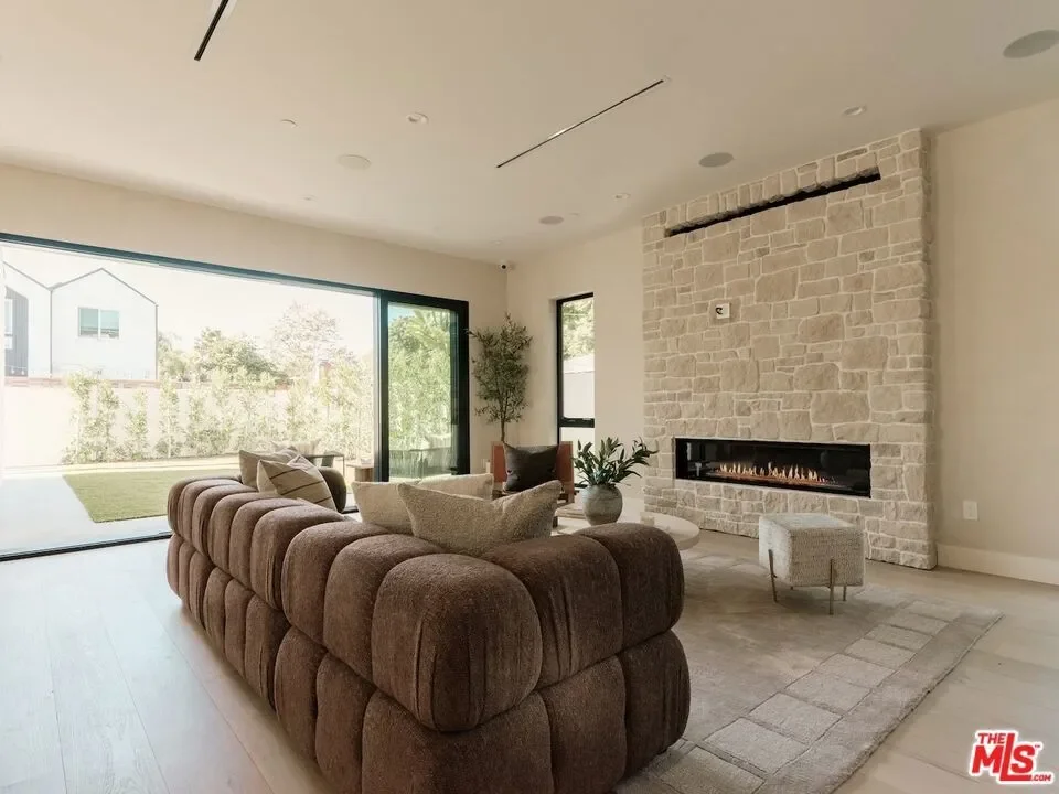 3629 Rosewood Avenue, Los Angeles, California, United States. - Photo 39
