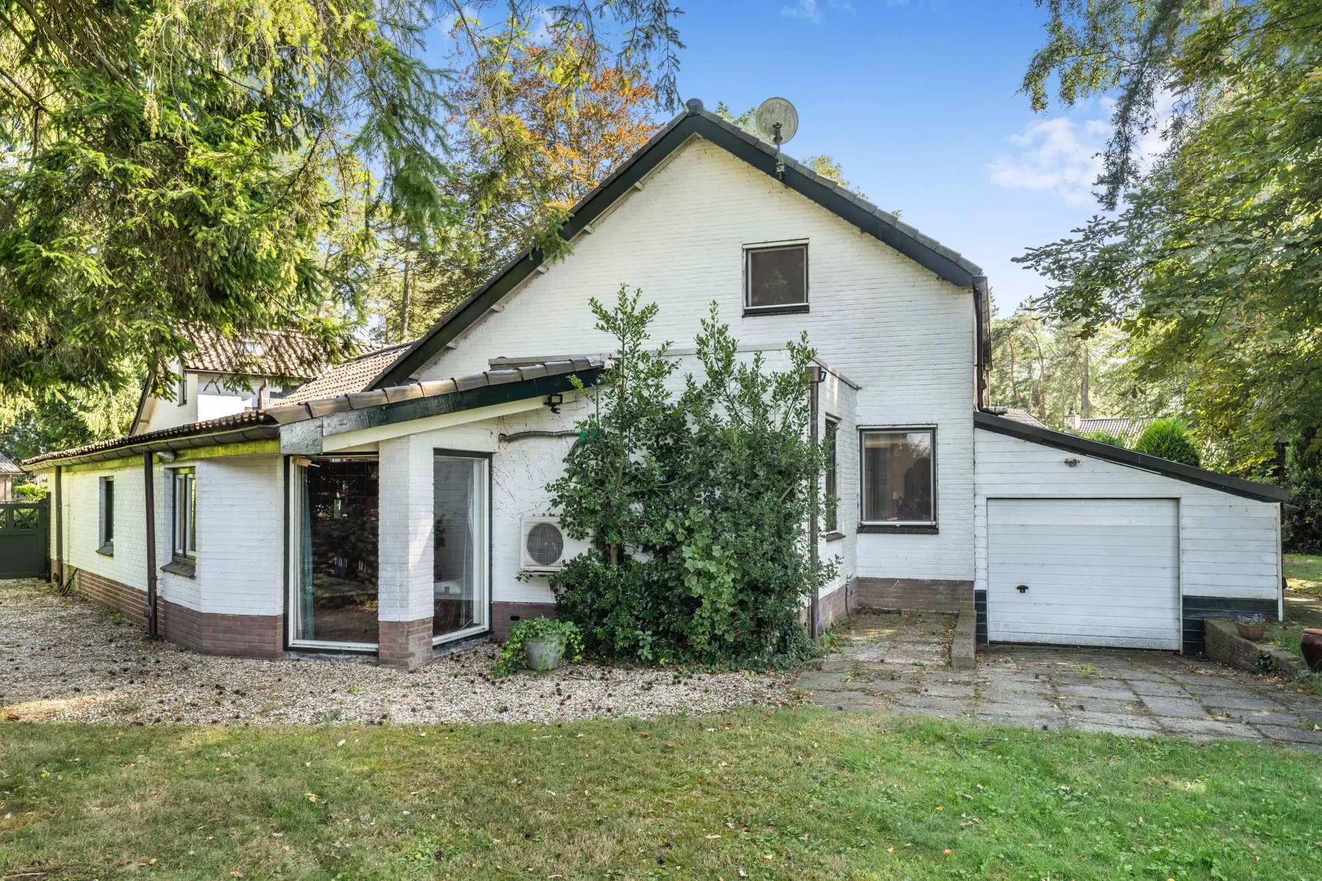 Exterior photo 6