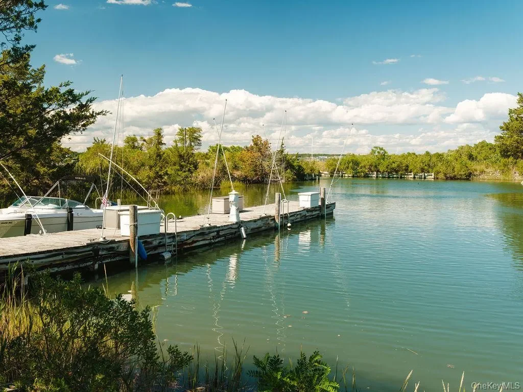10947 N Bayview Road, Southold, New York, United States. - Photo 17