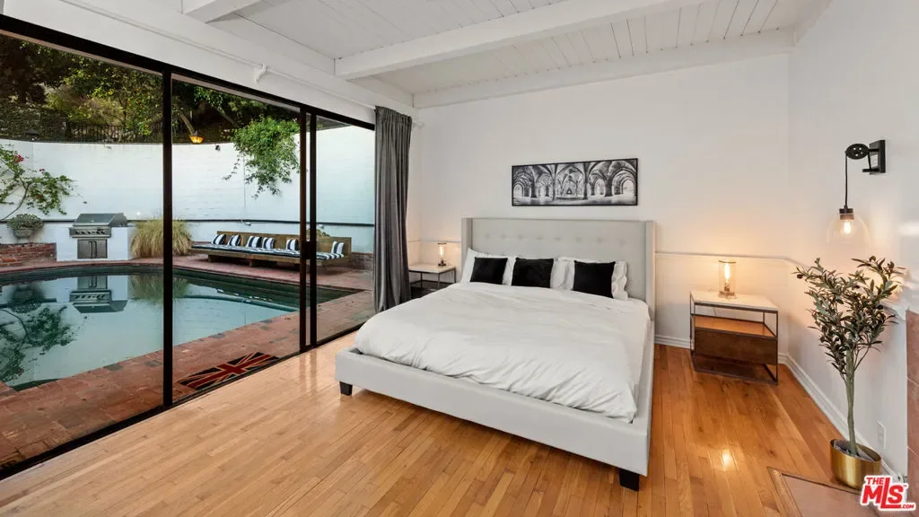 1790 Viewmont Drive, Los Angeles, California, United States. - Photo 29
