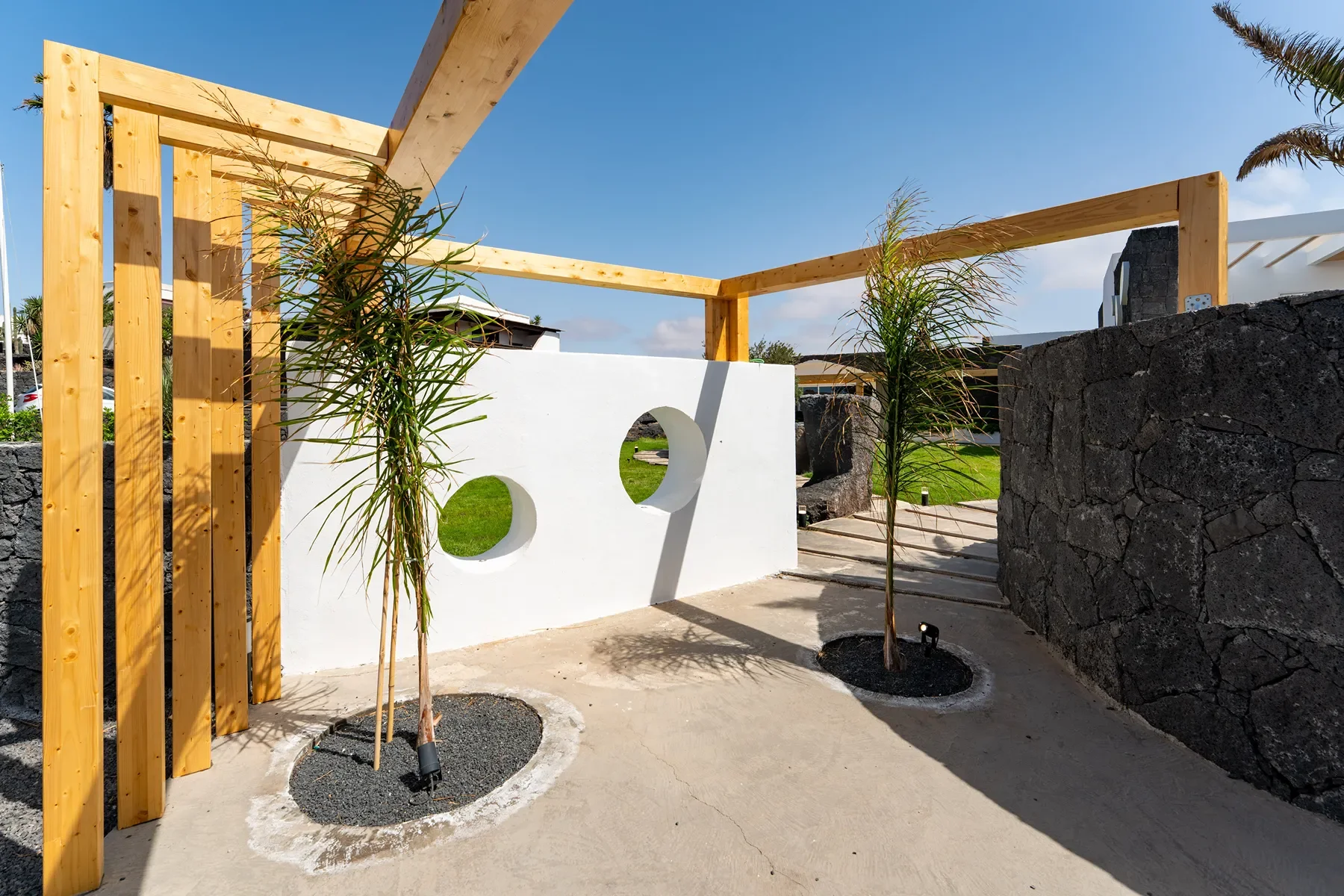 Exterior photo 10