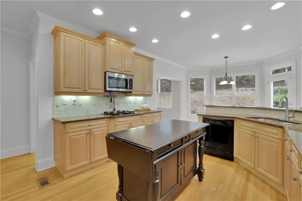1502 Menlo Drive NW, Kennesaw, Georgia, United States. - Photo 8