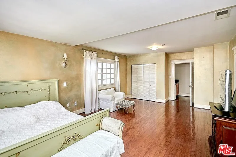 450 S Serrano Avenue, Los Angeles, California, United States. - Photo 11