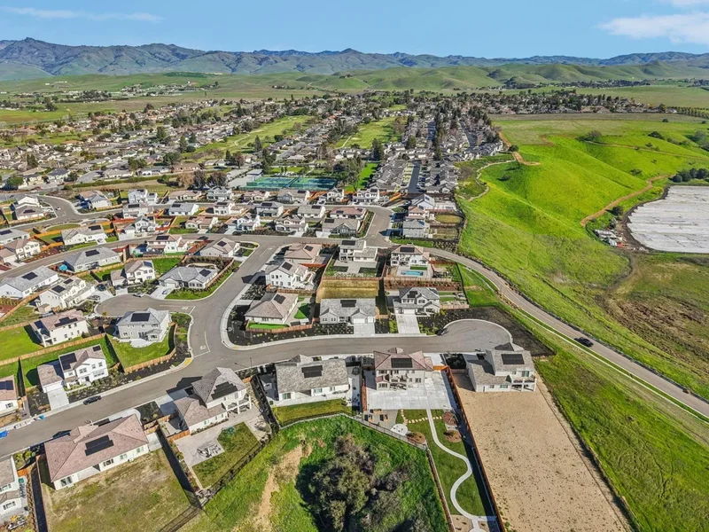 179 Luna Way, Hollister, California, United States. - Photo 57
