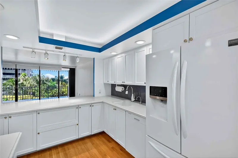2 Grove Isle Dr B404, Miami, Florida, United States. - Photo 10