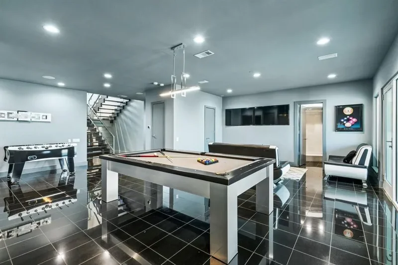 817 N Shore Drive, Lewisville, Texas, United States. - Photo 2