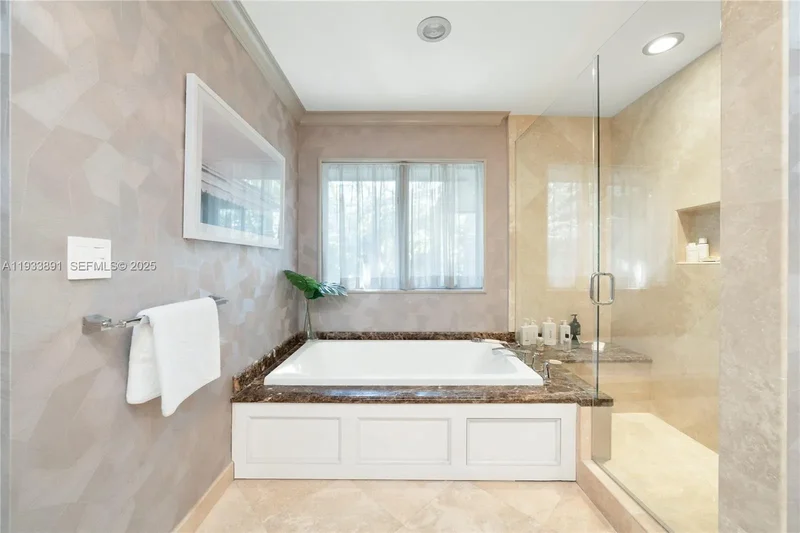 5077 N Bay Rd, Miami Beach, Florida, United States. - Photo 19