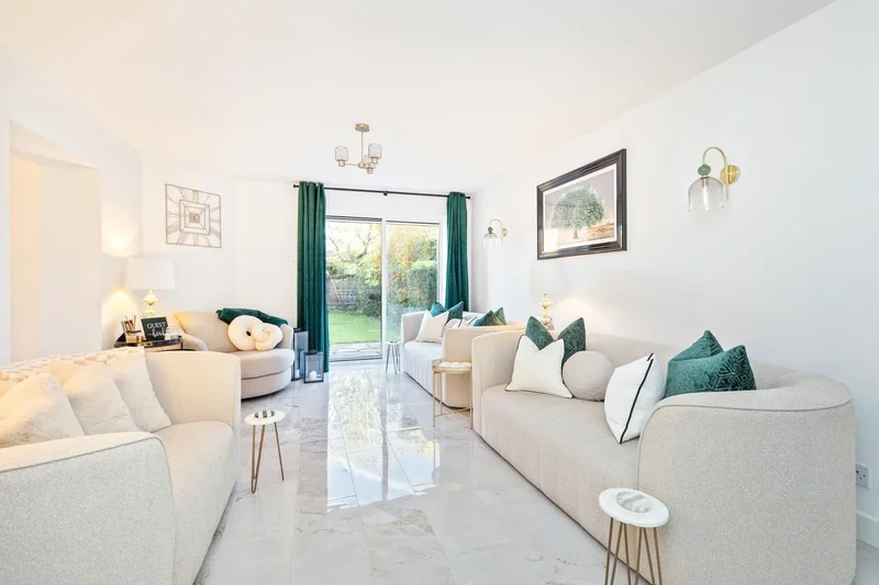 15 Nightingales Close, Horsham, RH13 5LB, Horsham, England, United Kingdom. - Photo 4