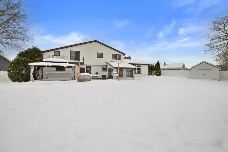 8100 W Imperial Dr, Franklin, WI 53132, Franklin, Wisconsin, United States. - Photo 21