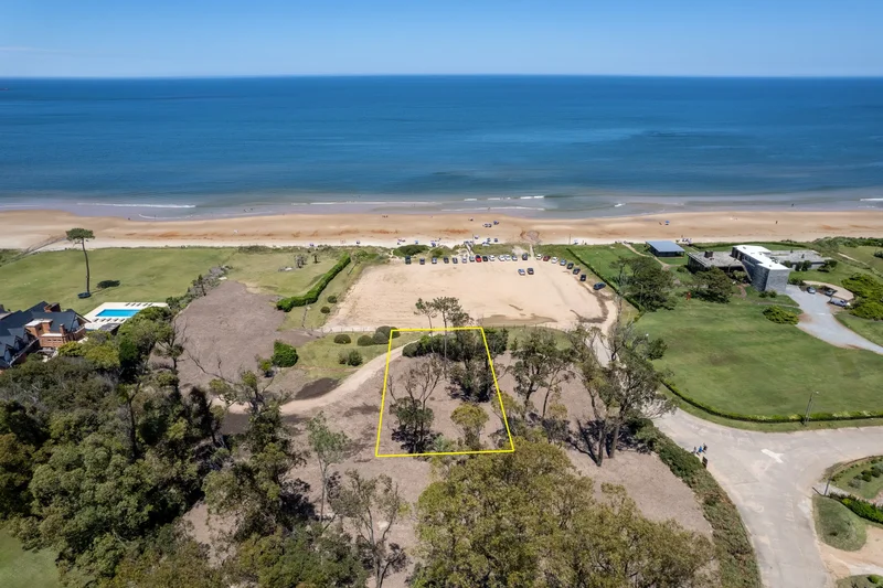 Exclusive Land in front of the beach. A Investment Opportunity in Solanas, Punta Ballena