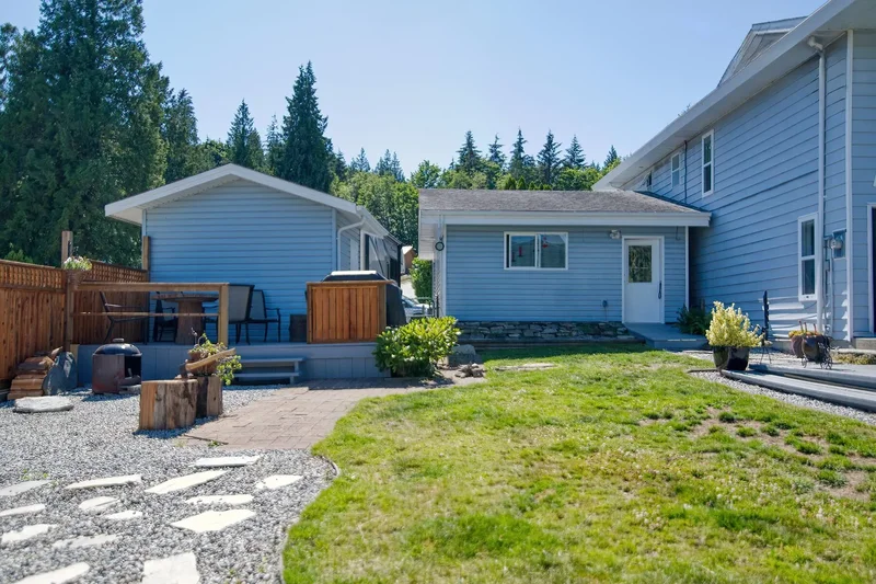 6135 Fairway Avenue, Sechelt, BC V7Z 0L6, Sechelt, British Columbia, Canada. - Photo 28