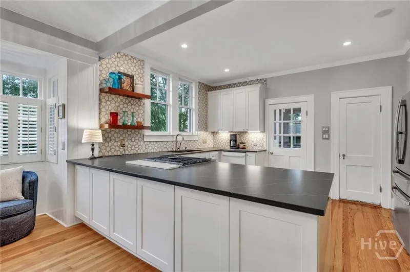 202 E 51st Street, Savannah, Georgia, United States. - Photo 3