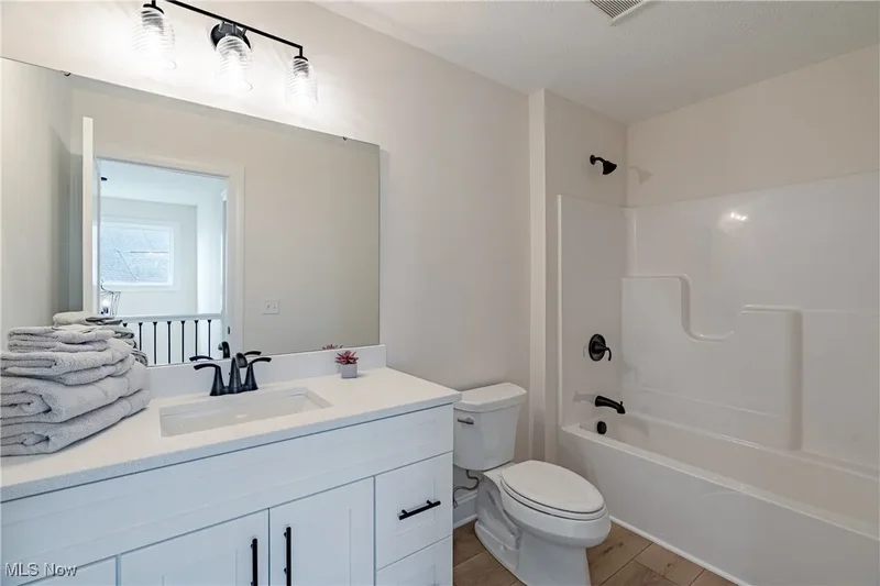 592 Magnolia Court, Mayfield Village, OH 44143, Cleveland, Ohio, United States. - Photo 27