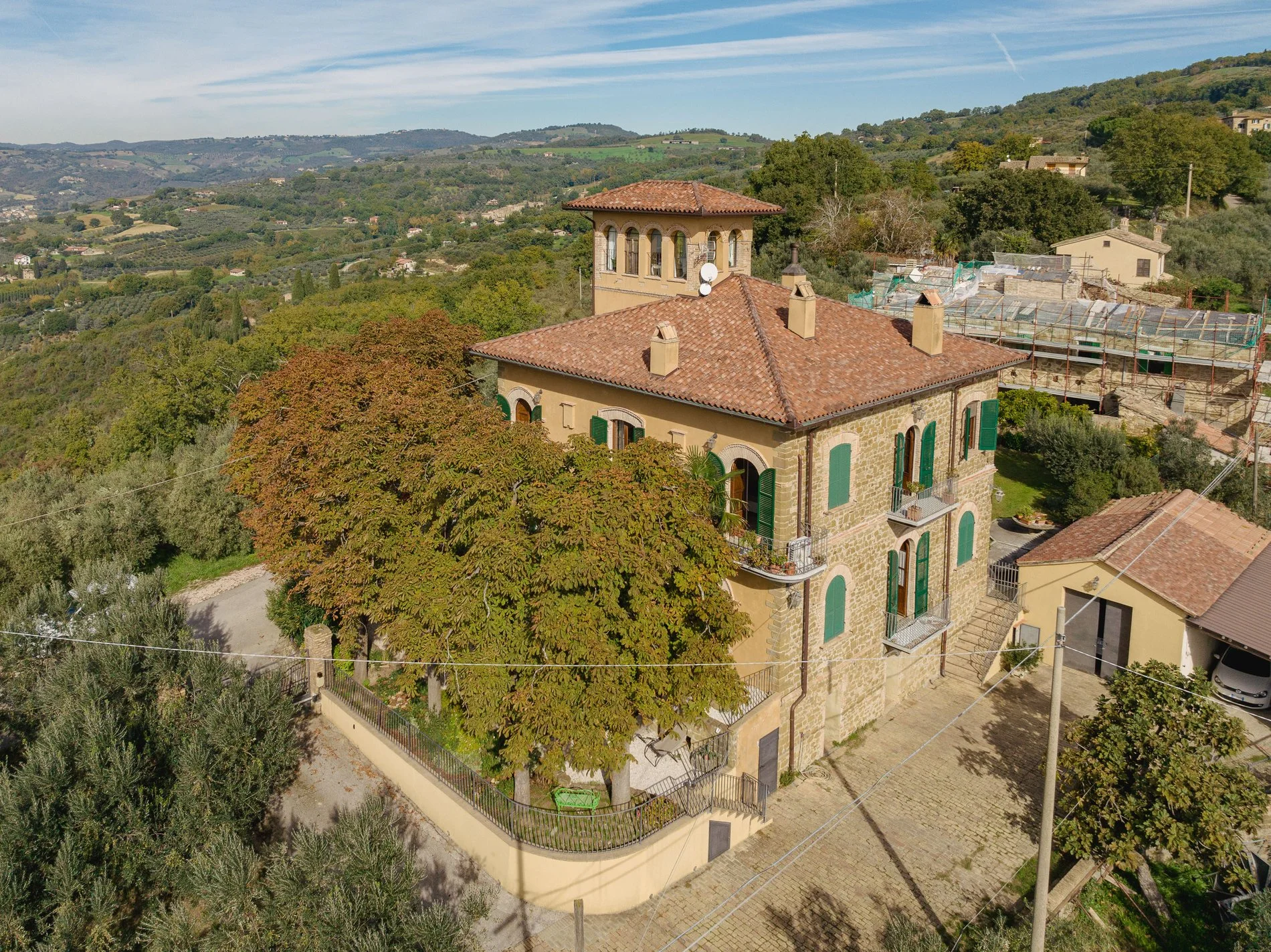 Exterior photo 9