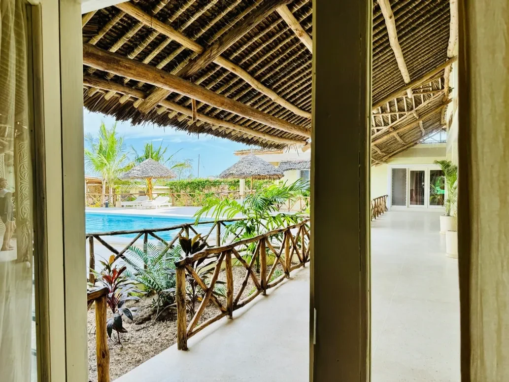 Exterior photo 8