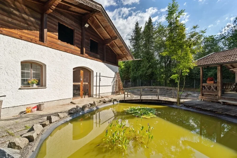 Exterior photo 8