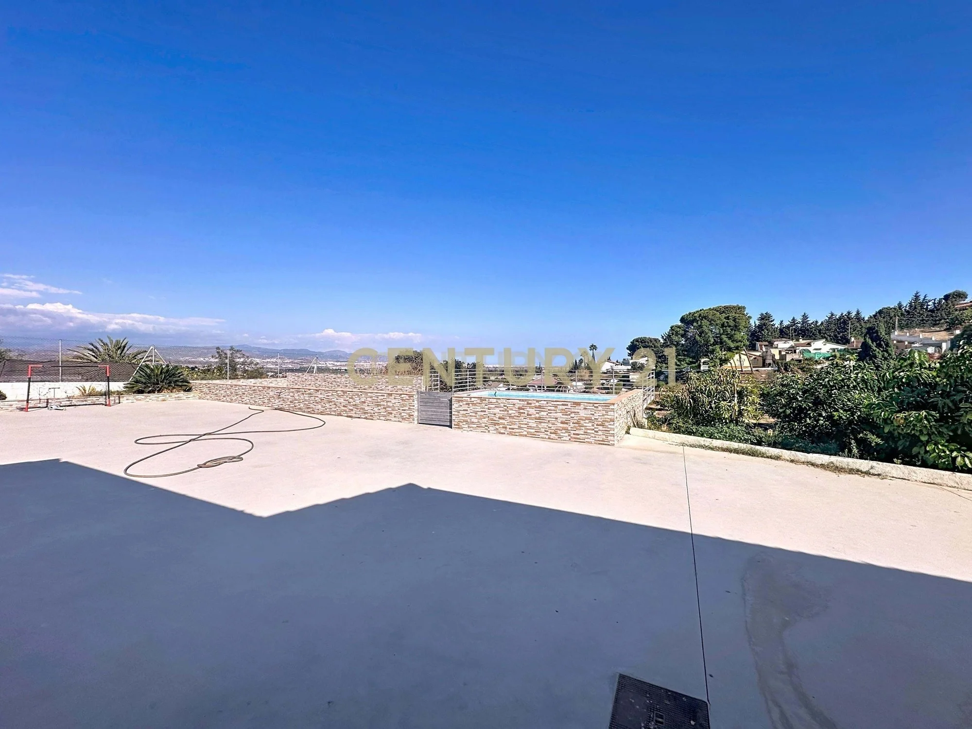 Exterior photo 3