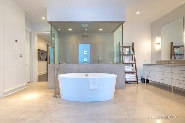 319 West Erie Street , 2W, Chicago, IL 60654, Chicago, Illinois, United States. - Photo 19