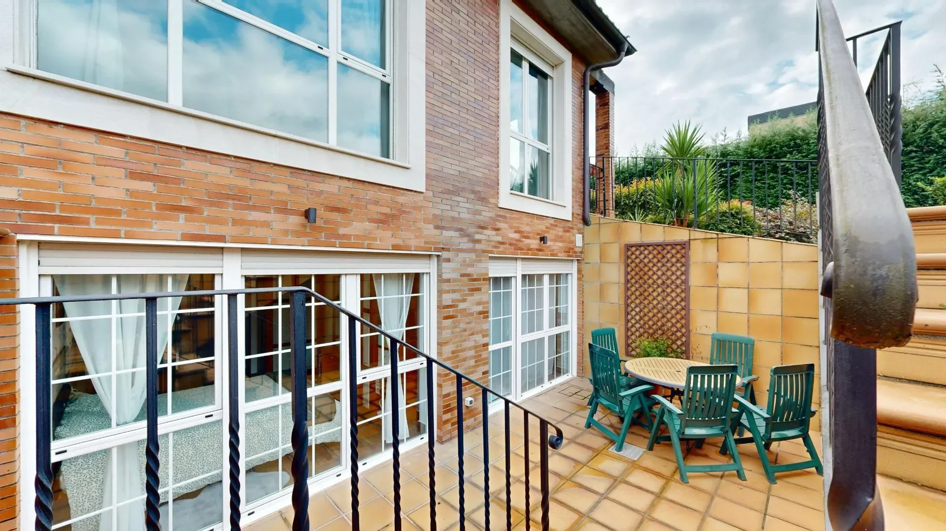 Exterior photo 7