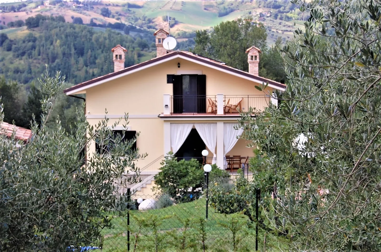 Exterior photo 3