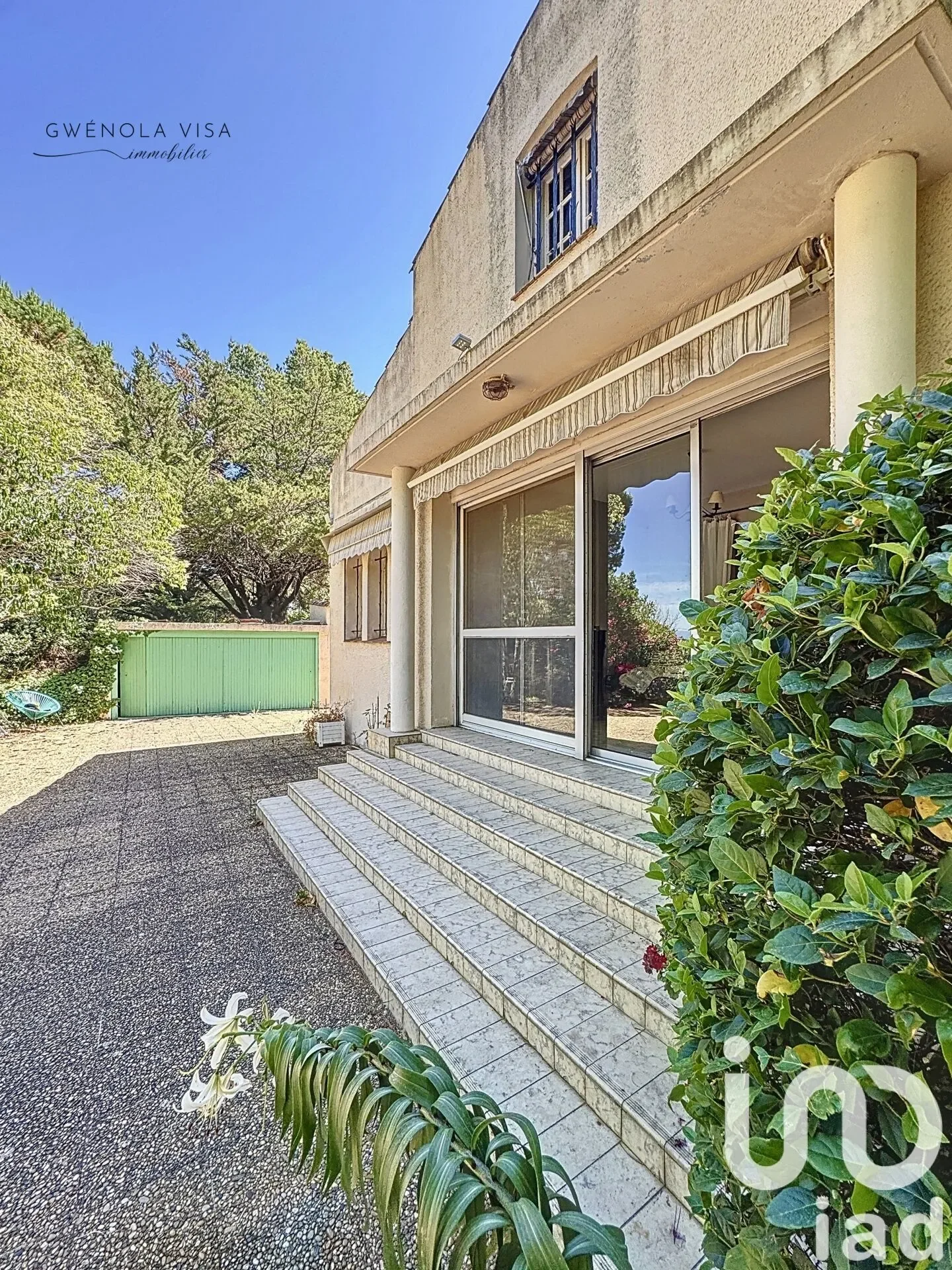 Exterior photo 3