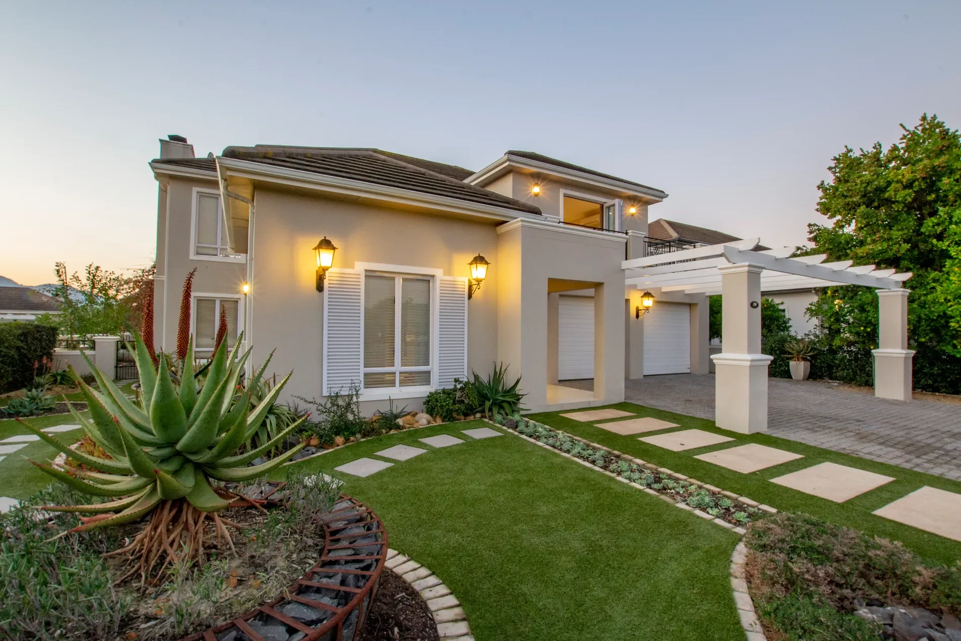 Exterior photo 2