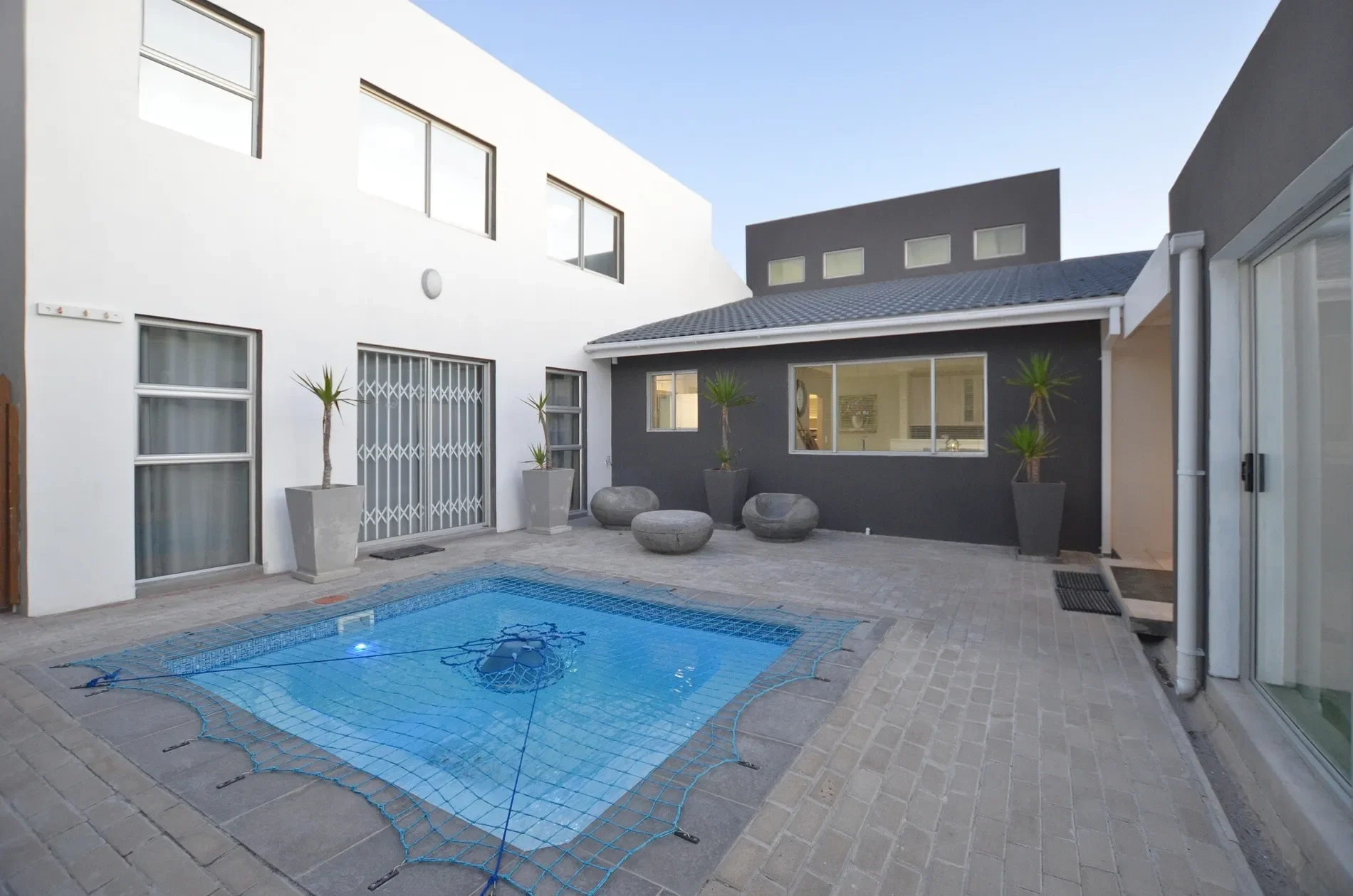 Exterior photo 9