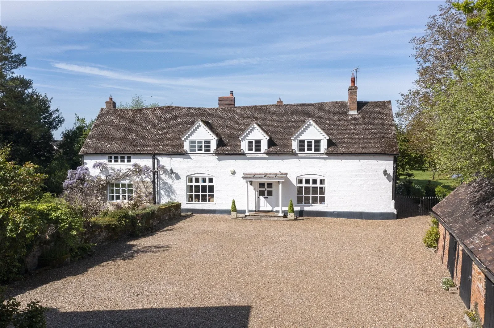 Exterior photo 5
