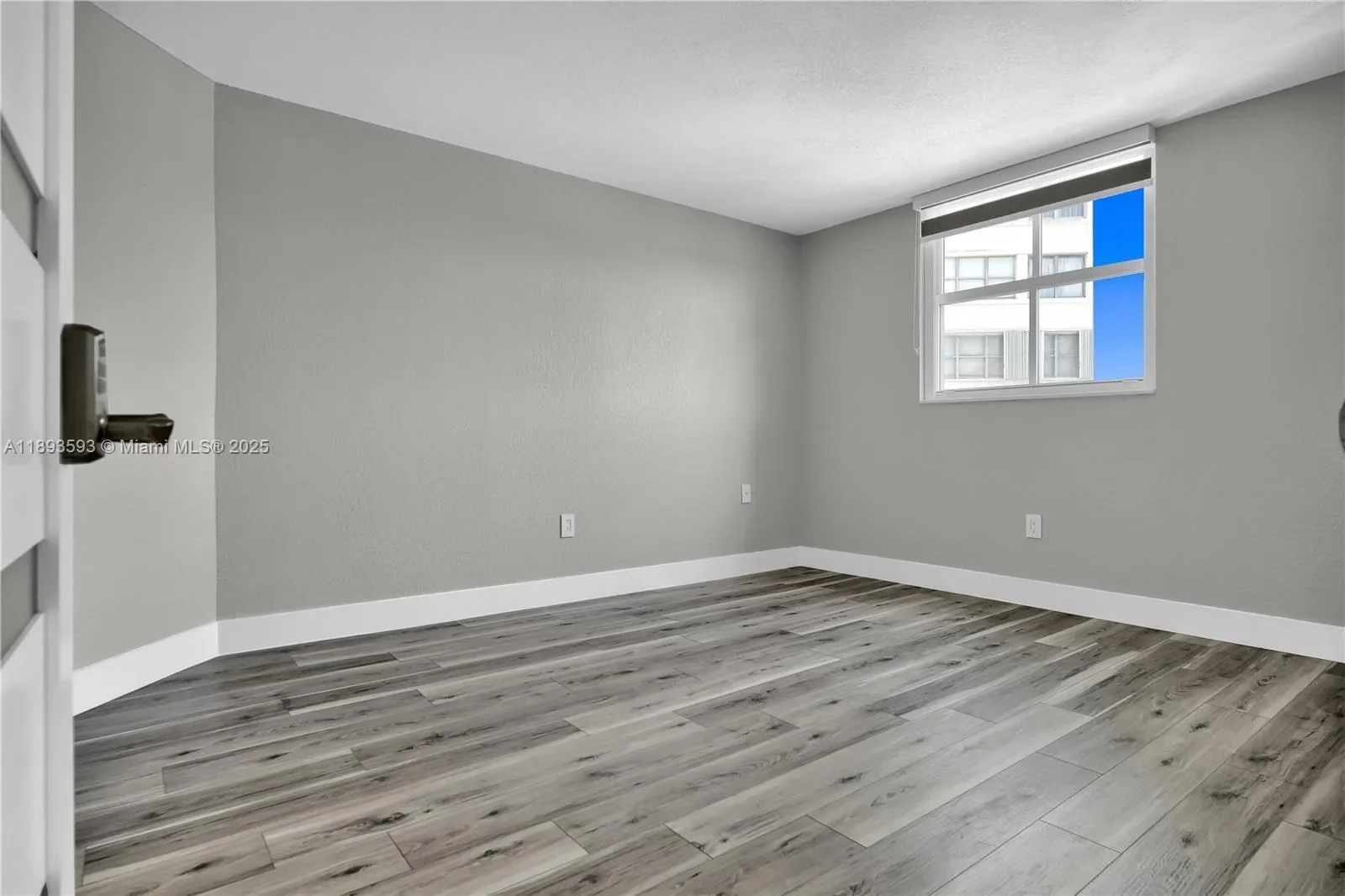 5880 Collins Ave, Miami Beach, Florida, United States. - Photo 20