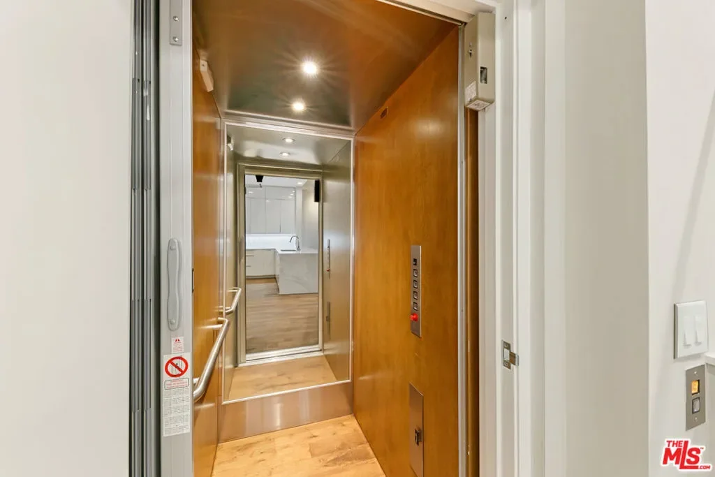 22065 Pacific Coast Highway 7, Malibu, California, United States. - Photo 2
