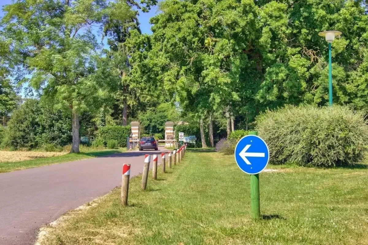 Brannay, Bourgogne-Franche-Comté, France. - Photo 6