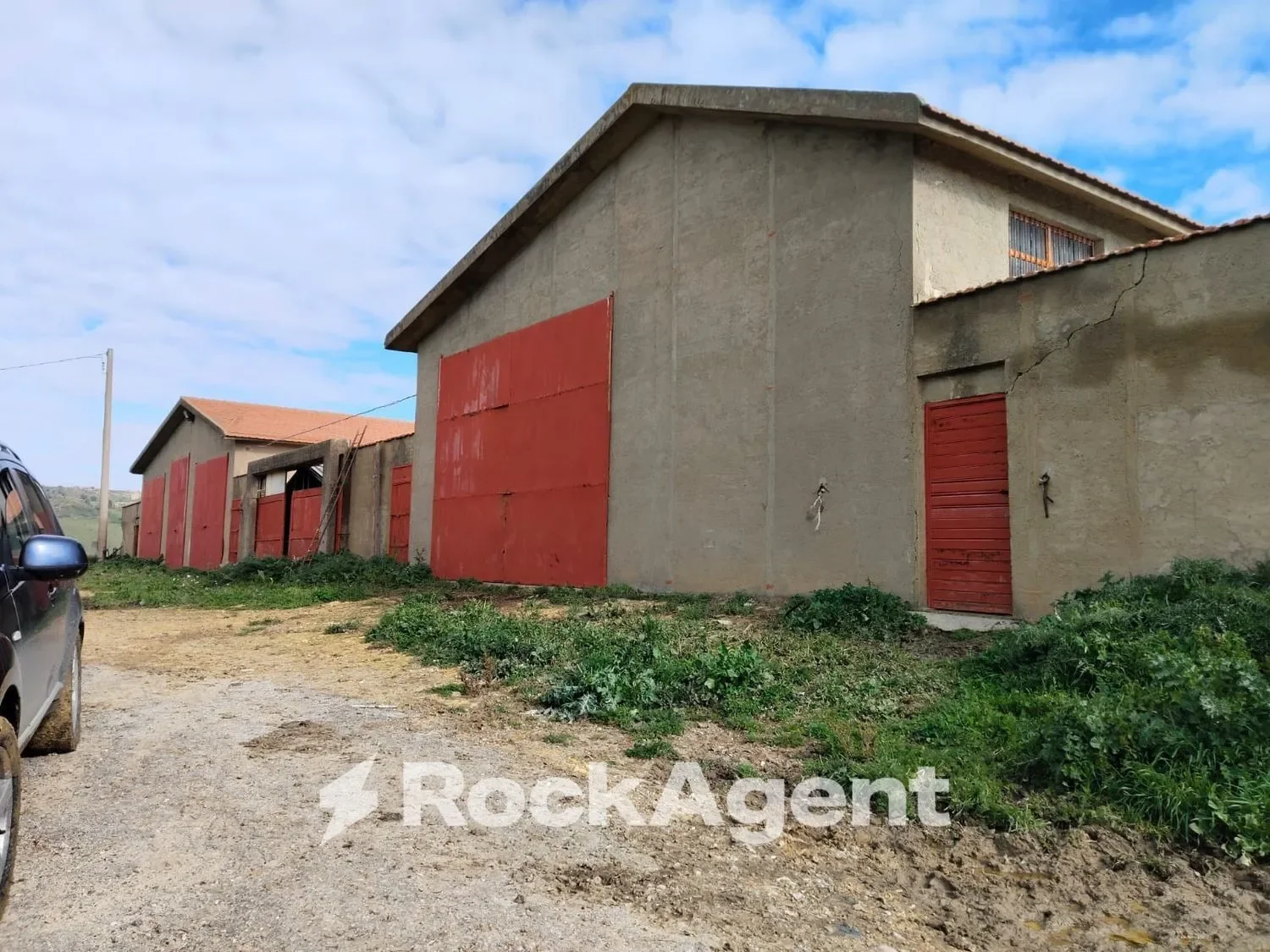 Exterior photo 4