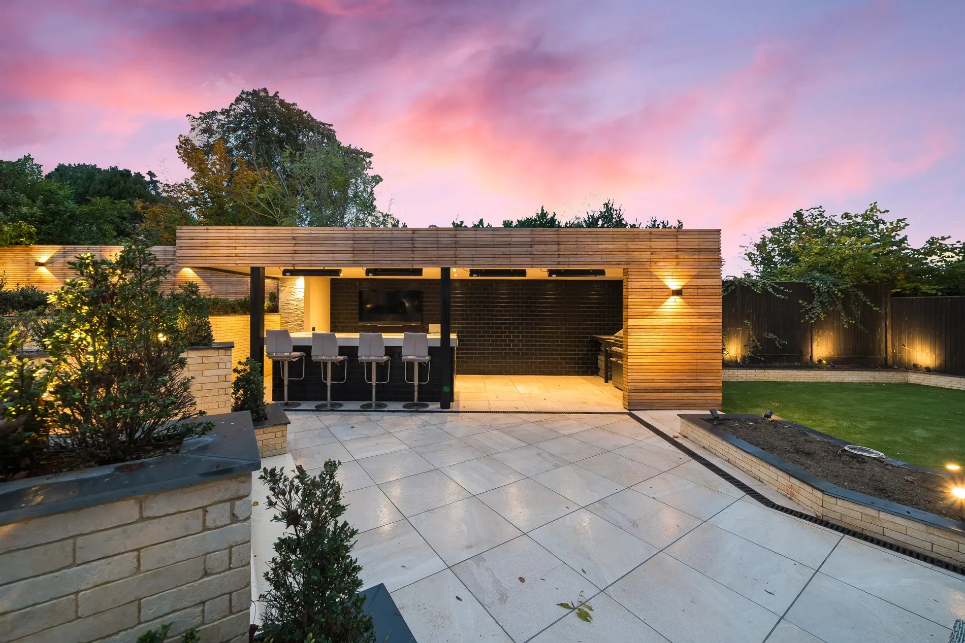 Exterior photo 8