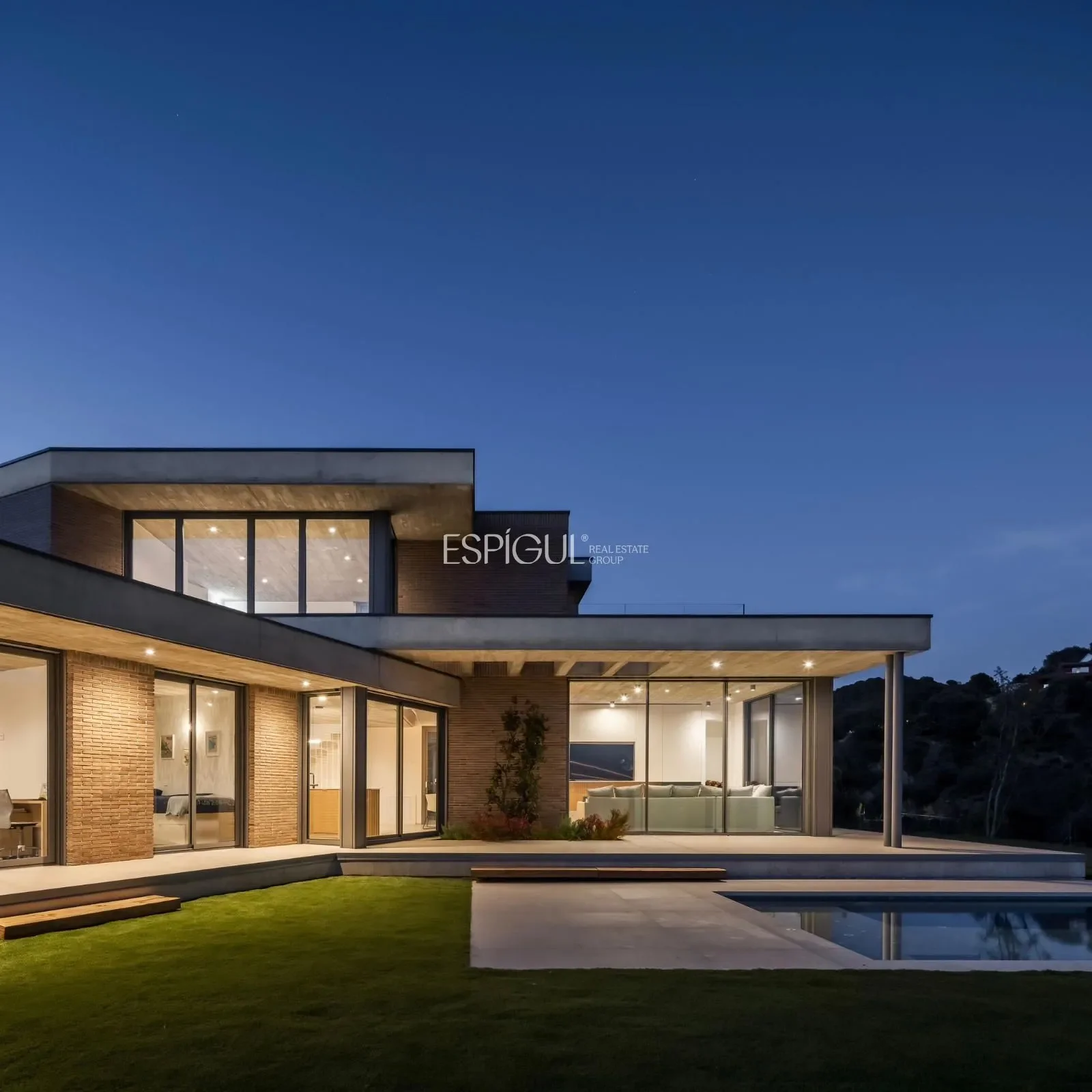 Exterior photo 2