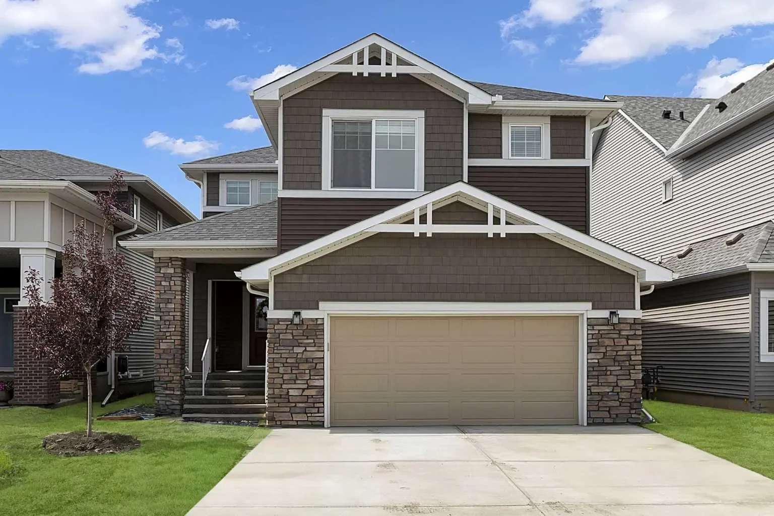 1635 Baywater Street SW, Airdrie, Alberta, Canada. - Hero Image