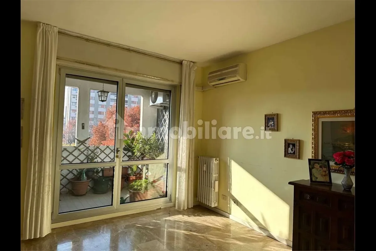 Spacious Apartment in Carlo Farini for Sale in Milan