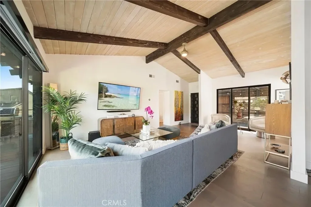 2522 Zorada Drive, Los Angeles, California, United States. - Photo 11