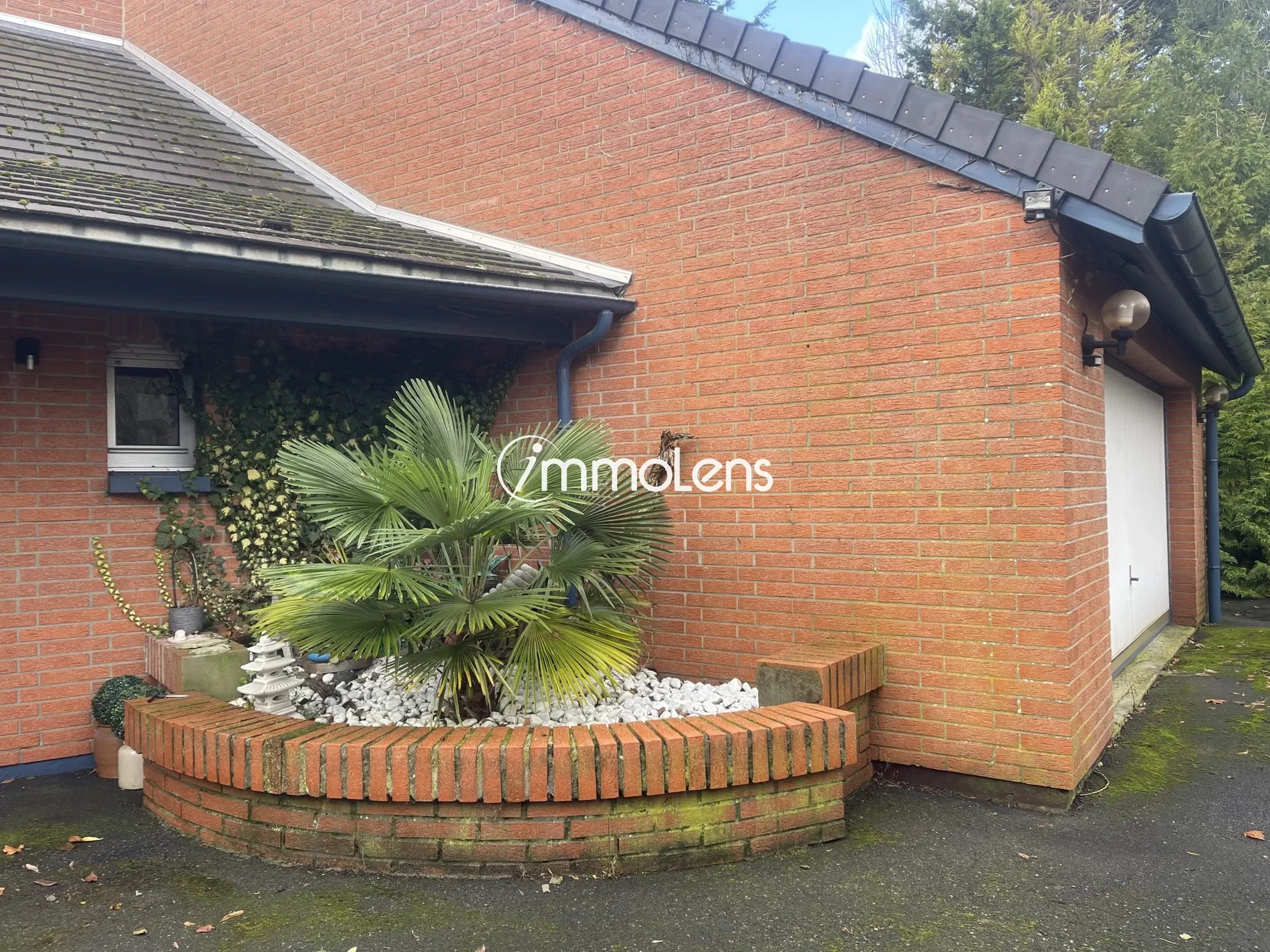 Exterior photo 8