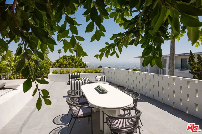 2380 Venus Drive, Los Angeles, California, United States. - Photo 30