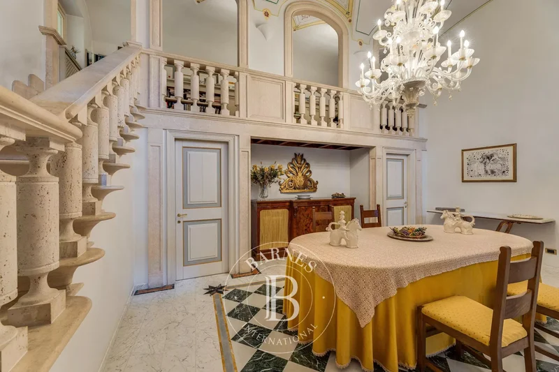 Vicolo Savelli, Rome, Lazio, Italy. - Photo 6
