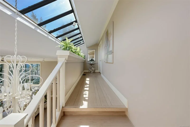 2807 Arbutus Rd, Saanich, British Columbia, Canada. - Photo 71