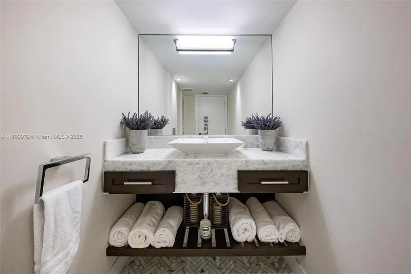 2901 S Bayshore Dr 17G/H, Miami, Florida, United States. - Photo 58